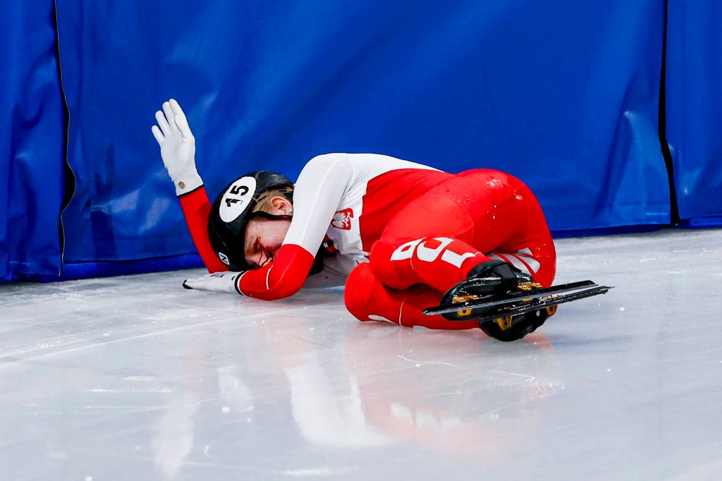 L'olympienne polonaise Kamila Sellier fait le point sur son état de santé après avoir été frappée au visage par un concurrent 2 Kamila Sellier-Stormowska, blessée, de Pologne, participe aux quarts de finale féminins du 1 500 m de patinage de vitesse sur piste courte le quatorzième jour des Jeux olympiques d'hiver de Milan Cortina 2026 au stade de patinage de vitesse de Milan, le 20 février 2026 à Milan, en Italie.