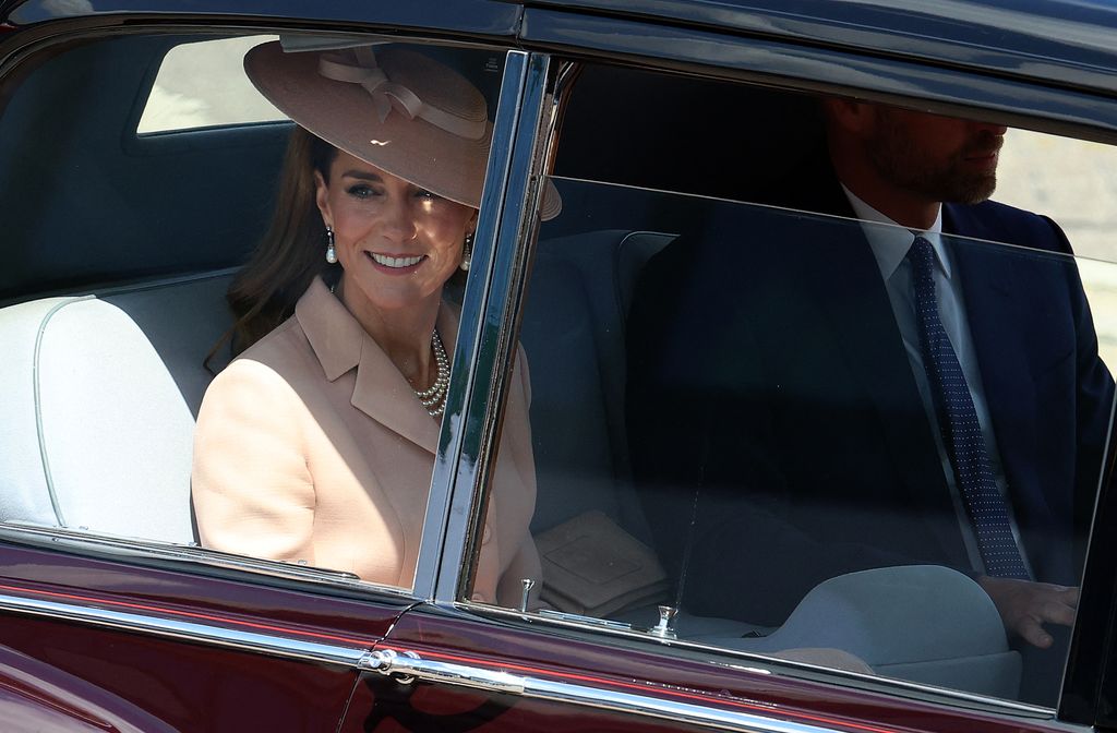 kate travelling in car after greeting macron and wife 