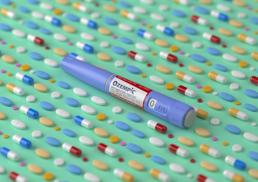 Ozempic injection pen, ideal for visual content related to diet, diabetes management, insulin therapies, & advancements in pharmaceutical solutions.