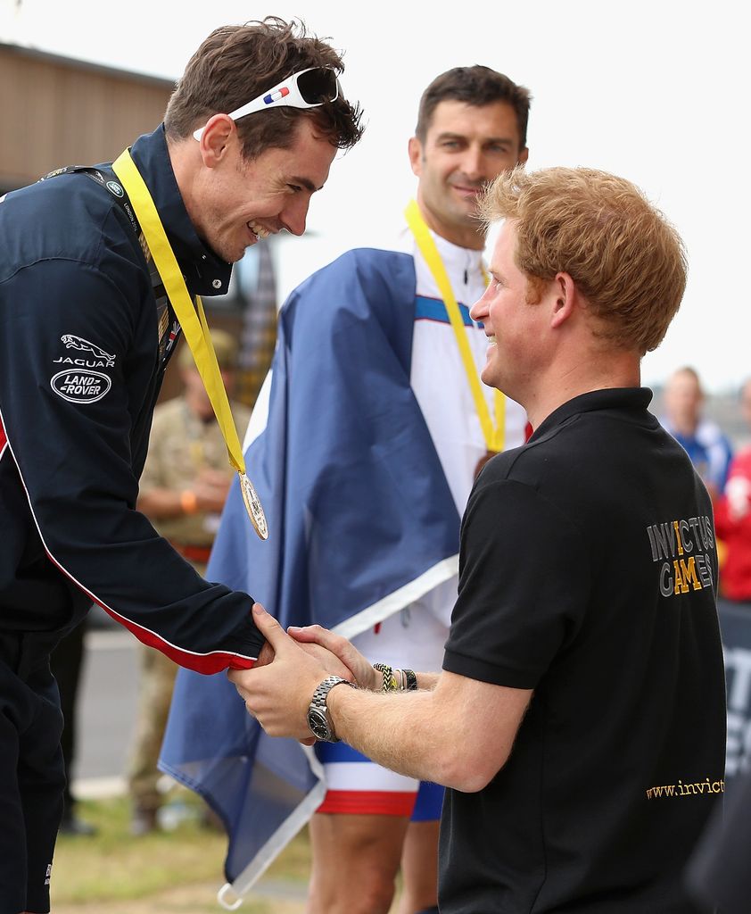 Harry presenting Jaco with his gold medal at the 204 Invictus Games