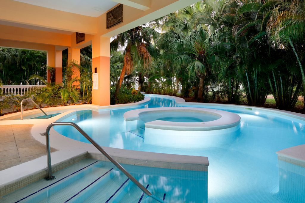 Zentropia Palladium Spa offers a detoxifying circuit, to enjoy after treatments including a, steam, cold tub hot jacuzzi and relaxing water jets