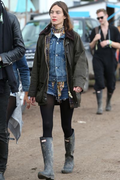 Glastonbury fashion: The 12 most iconic outfits of all time - see ...