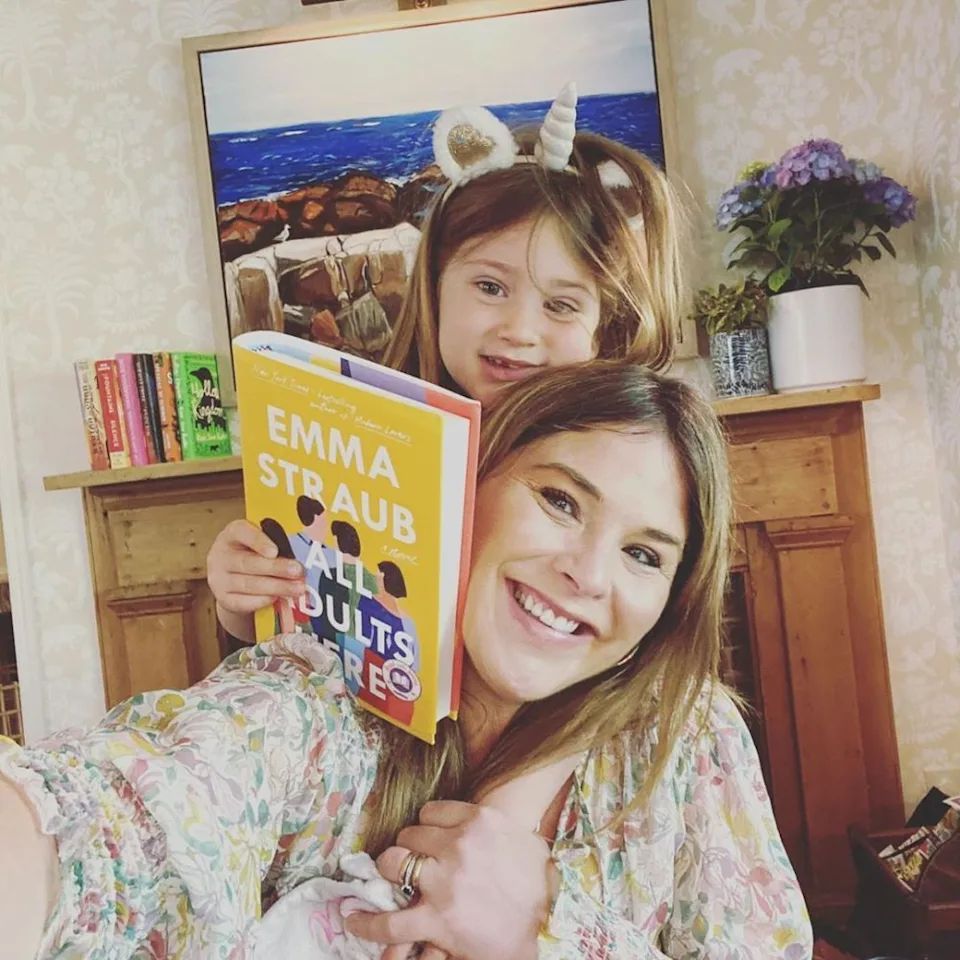 Jenna and her daughter Poppy smiling at the camera, Poppy is on Jenna's shoulders