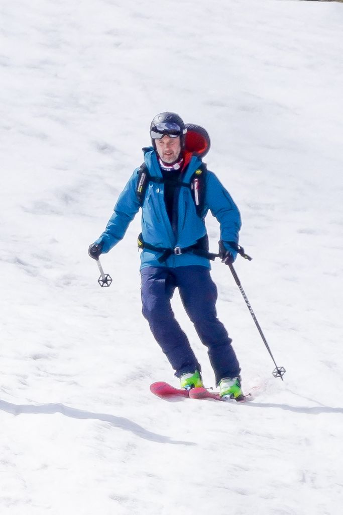 King Frederik skiing