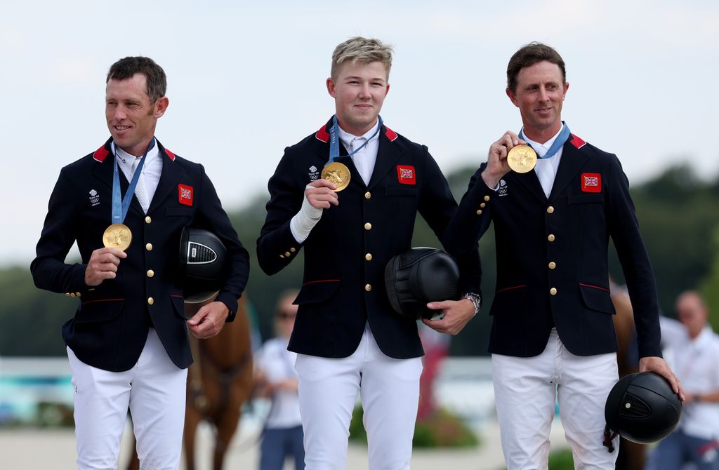 Rencontrez le fiancé olympien britannique de l'emploi Harry Charles 1 Harry Charles avec la médaille d'or aux Jeux olympiques de Paris