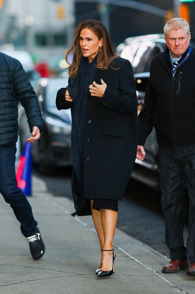 photo of jennifer garner in black coat and scarf