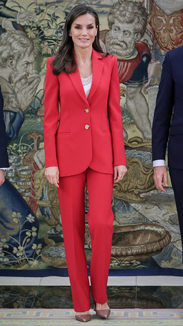 queen letizia wearing red power suit