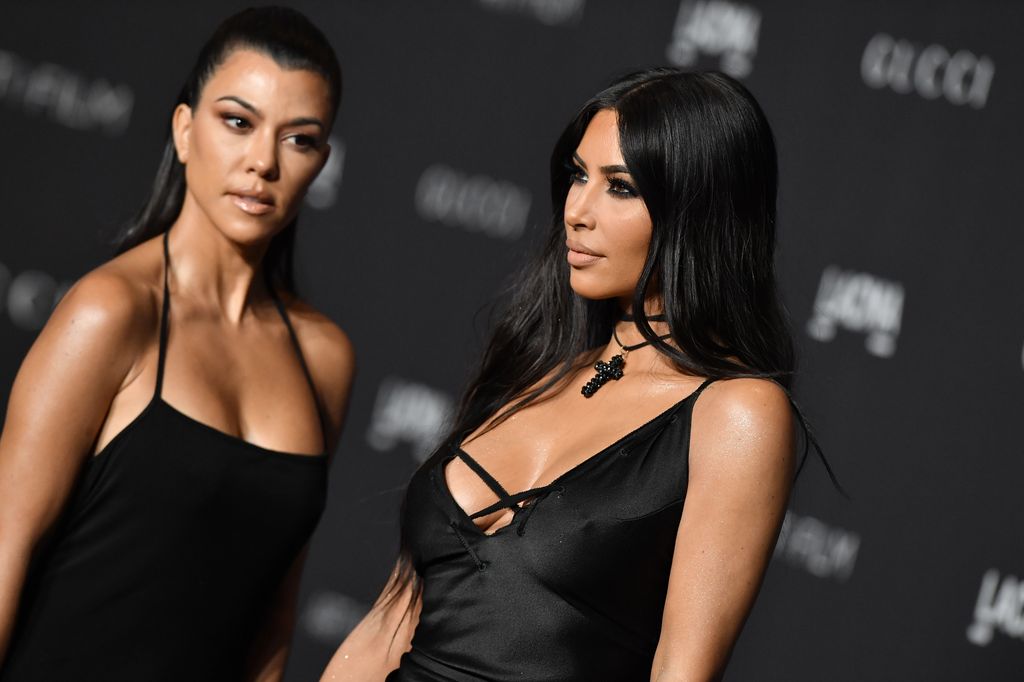 Kim Kardashian and Kourtney Kardashian on the red carpet 