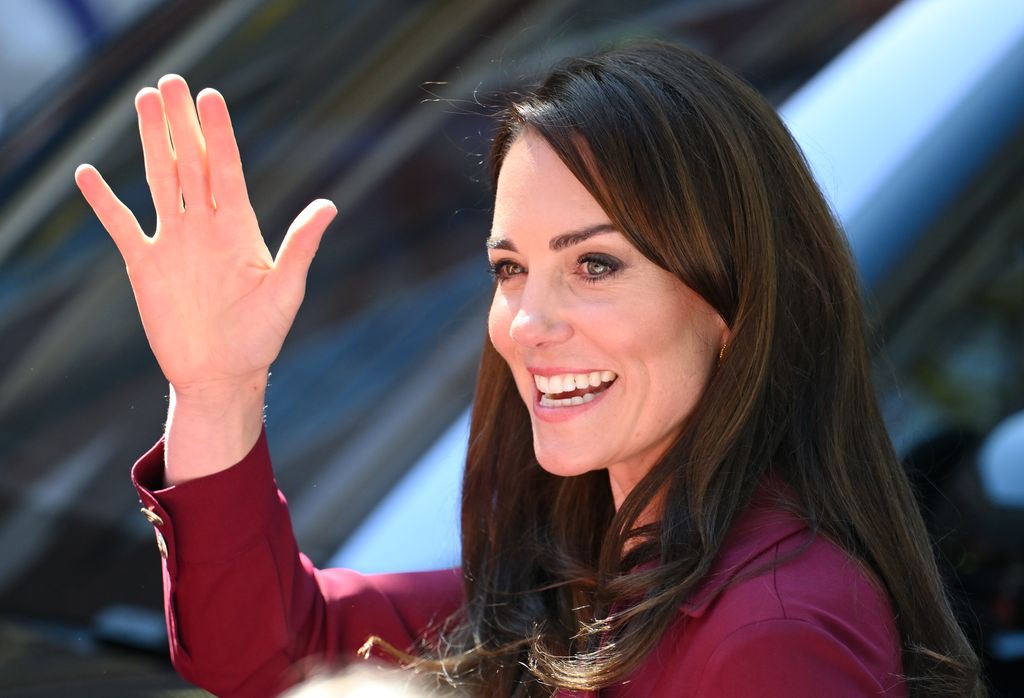 Princess Kate smiling and waving