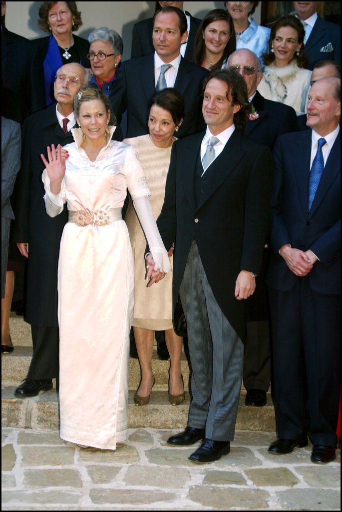 Princess Kalina of Bulgaria waving in her belted wedding dress