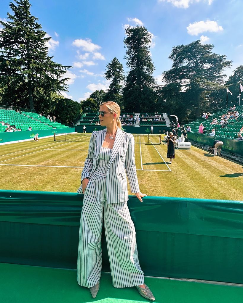 Amelia spencer courtside in striped suit