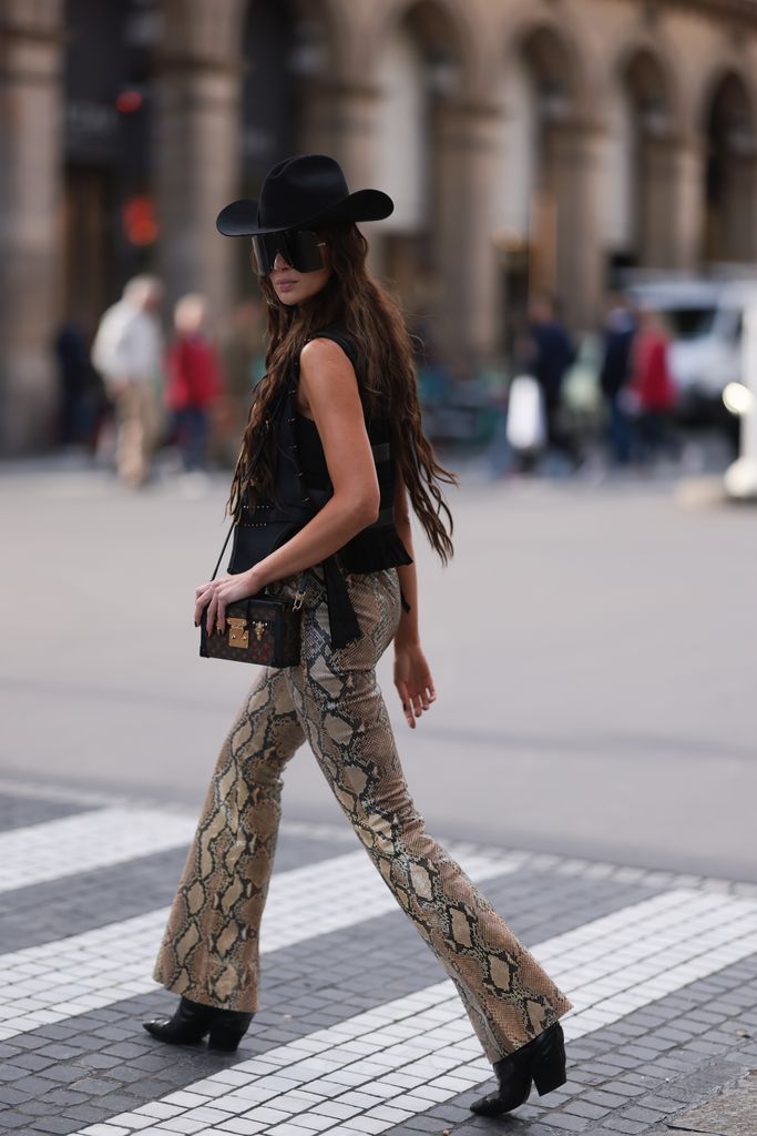 Cowboy street style girl wearing cowboy boots and flares