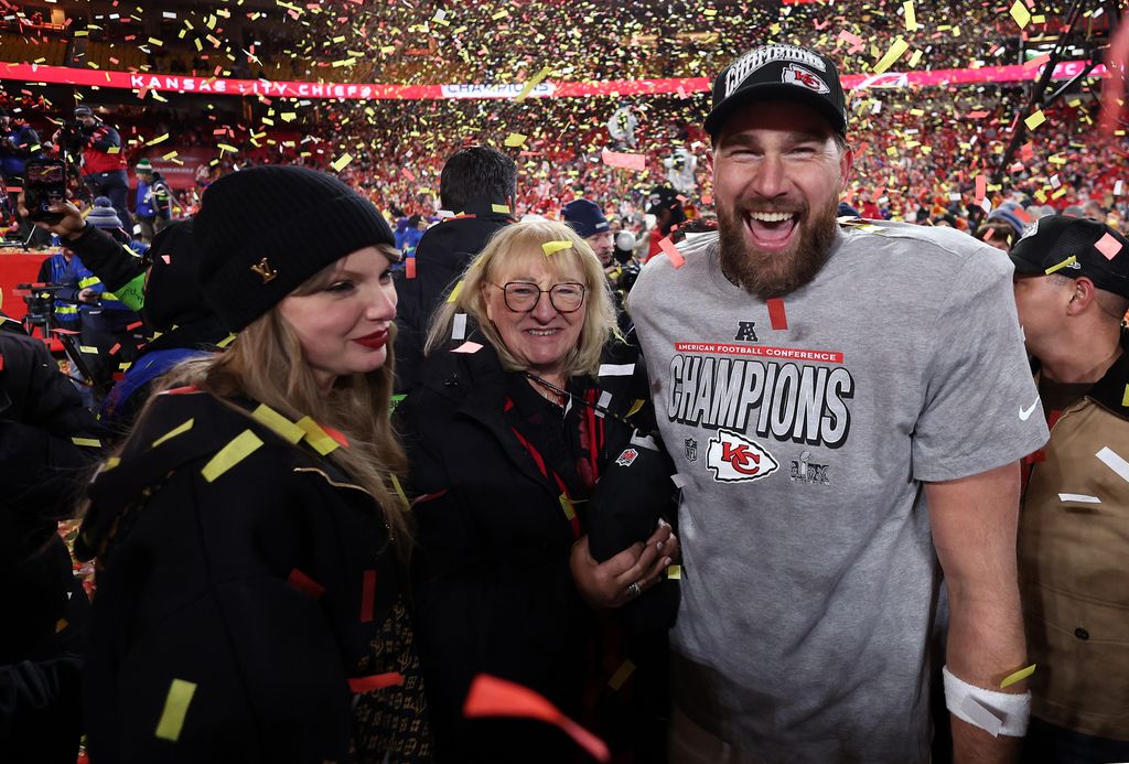 Taylor Swift with her future mother-in-law Donna and Travis Kelce in 2025 