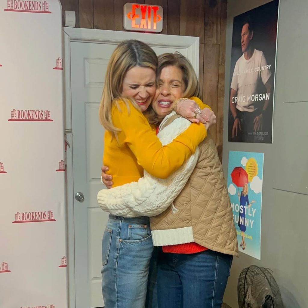 Hoda surprised Savannah on her book tour