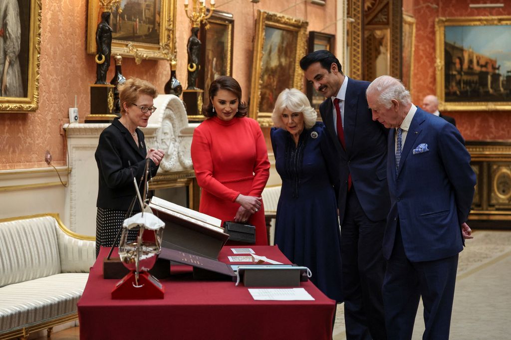 The Emir Sheikha Jawaher view a displays of Qatari items from the Royal Collection and Turquoise Mountain with the King and Queen