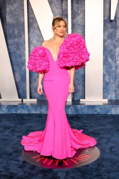Kate Hudson in a pink dress at the Vanity Fair Oscars party