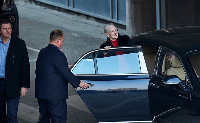queen margrethe visits prince henrik hospital