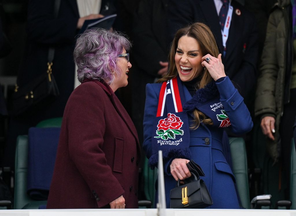 Kate Middleton vue en train de discuter avec Deborah Griffin