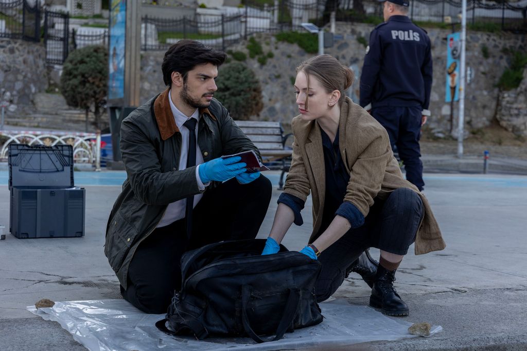 Ayse Farsakoglu (Yasemin Kay Allen), Mehmet Suleyman (Ethan Kai) in The Turkish Detective