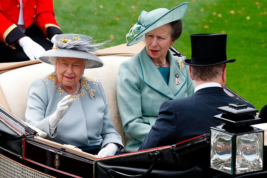 the queen and princess anne at royal ascot