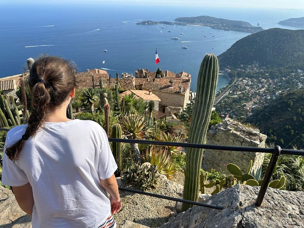 Jennifer took her daughter to the South of France