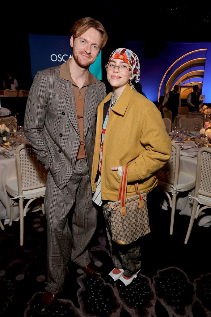 Finneas O'Connell e Billie Eilish participam do 96º almoço dos indicados ao Oscar no The Beverly Hilton em 12 de fevereiro de 2024 em Beverly Hills, Califórnia.