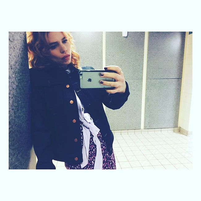 billie piper shows off her baby bump