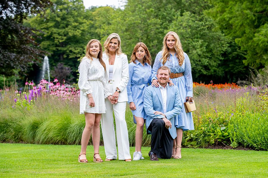 dutch royal family posing
