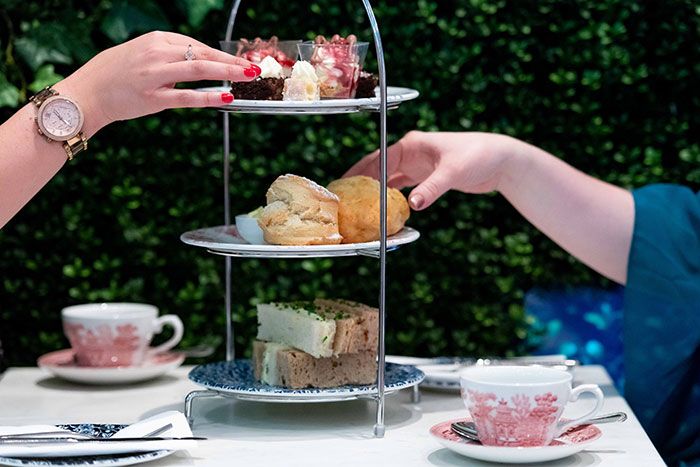 madame tussauds afternoon tea queen cakes