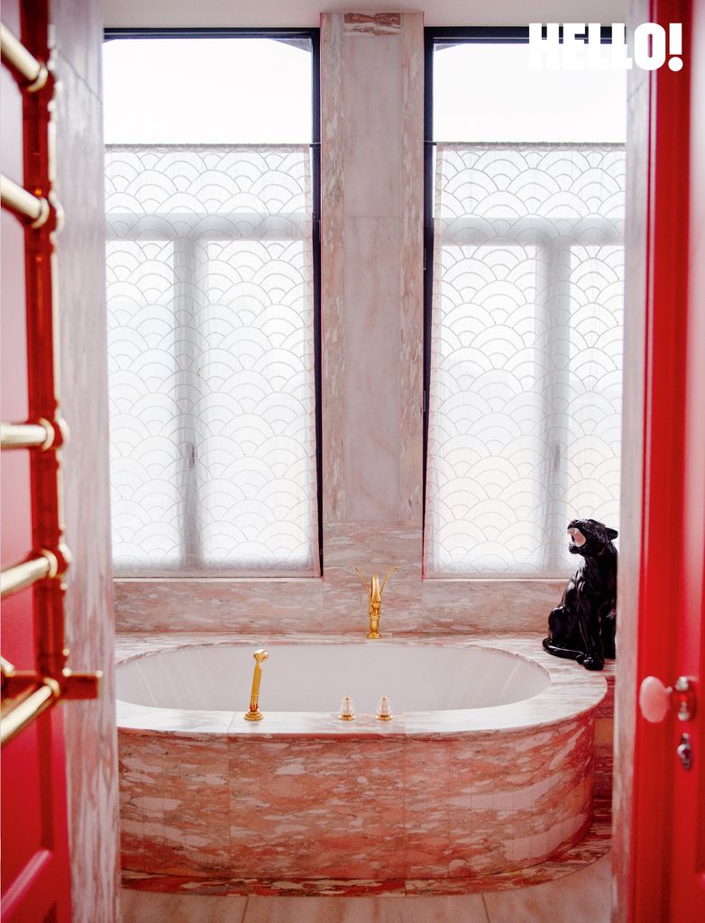 The pink bathroom in the three-storey apartment in Antwerp’s Graanmarkt Square