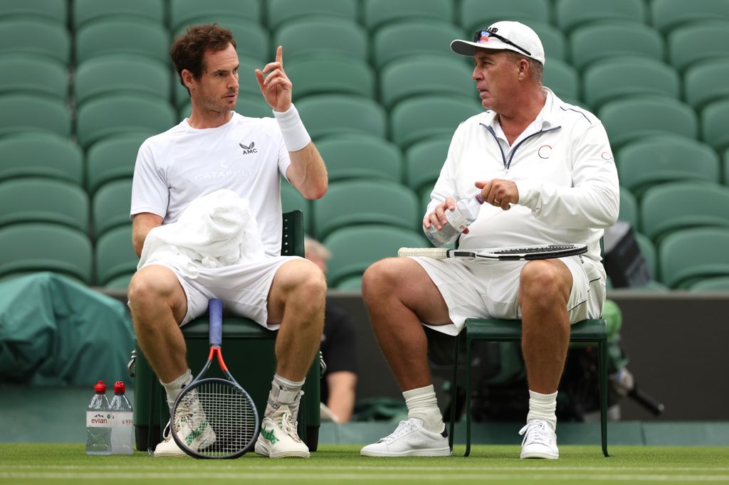 Andy Murray speaks with coach Ivan Lendl