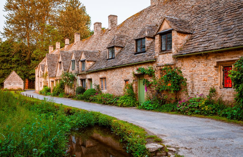 Row of old Cotswold houses at Bibury, Gloucestershire