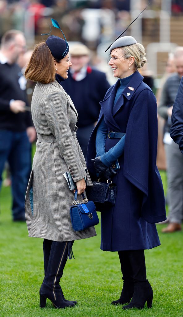 Zara Tindall et Natalie Pinkham courses à Cheltenham