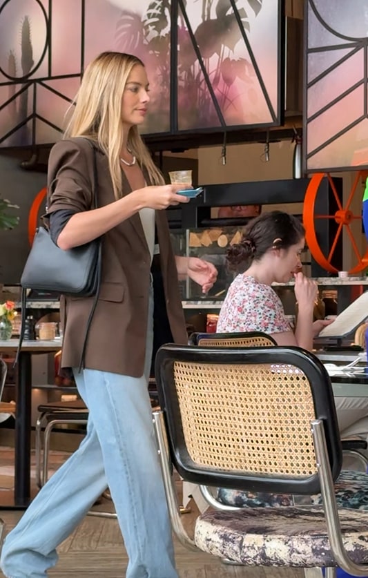 Margot Robbie Brown Blazer Cafe