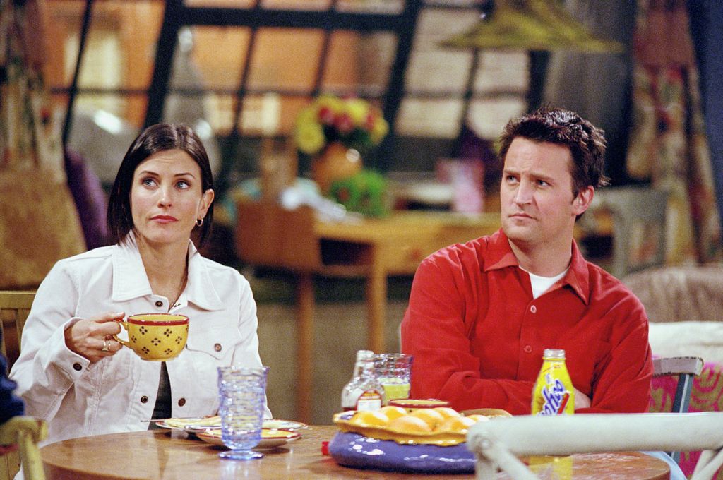 Matthew and Courteney Cox in "The One with the Truth About London" from 2001