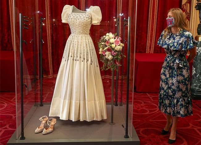 beatrice wedding dress display