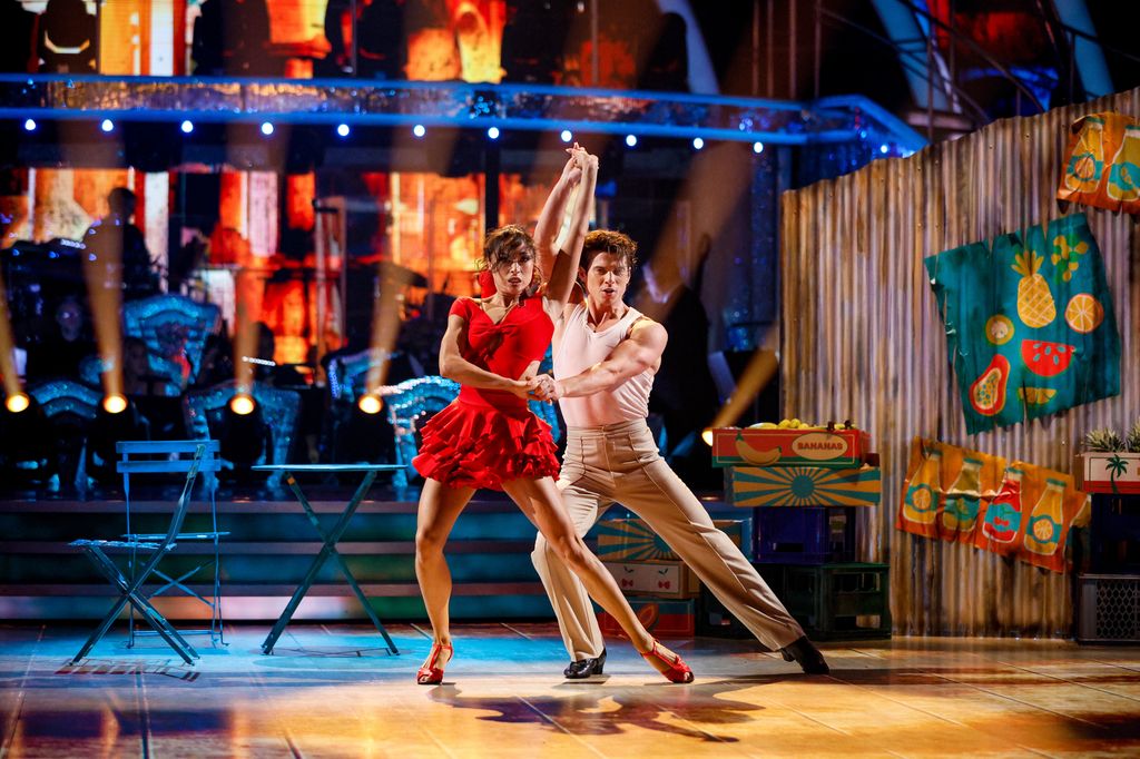 Katya Jones and Lewis Cope dancing a cha-cha-cha