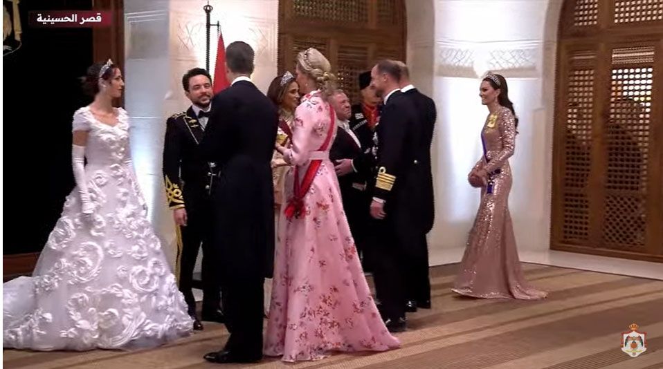kate middleton wedding attire