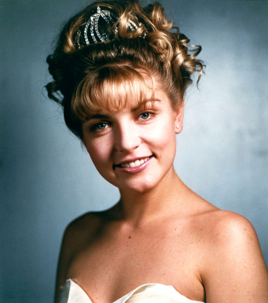 UNITED STATES - MARCH 22:  TWIN PEAKS - Pilot - Season One - 3/22/1990, Homecoming queen Laura Palmer (Sheryl Lee, pictured) is found dead, washed up on a riverbank wrapped in plastic sheeting. FBI Special Agent Dale Cooper is called in to work with local Sheriff Harry S.Truman in the investigation of the gruesome murder in the small Northwestern town of Twin Peaks. ,  (Photo by ABC Photo Archives/Disney General Entertainment Content via Getty Images)