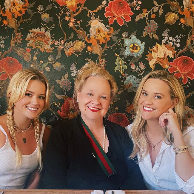 reese witherspoon with family