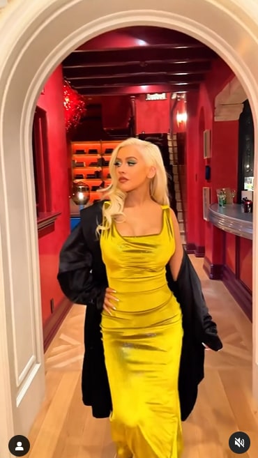 christina aguilera strutting through hallway from red living room