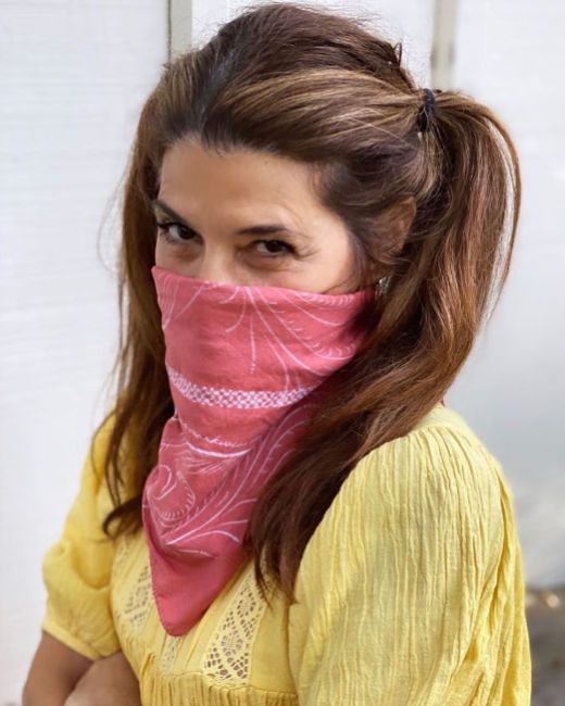 marisa tomei face mask covering
