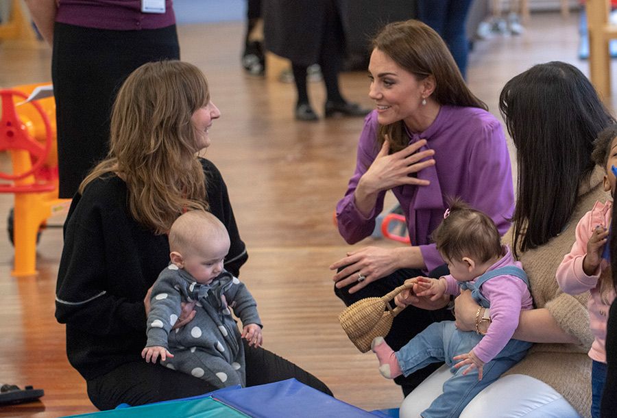 kate middleton speaks with mums