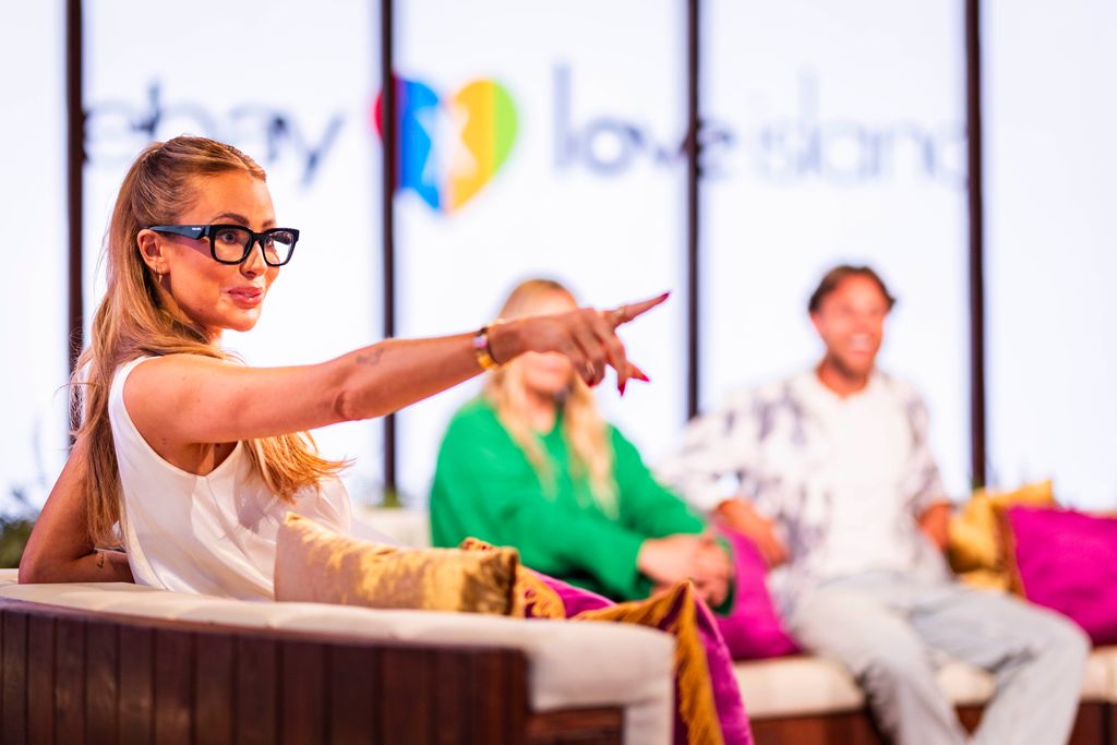 Olivia attwood joined by eBay’s Pre-Loved Style Director Amy Bannerman for a live panel