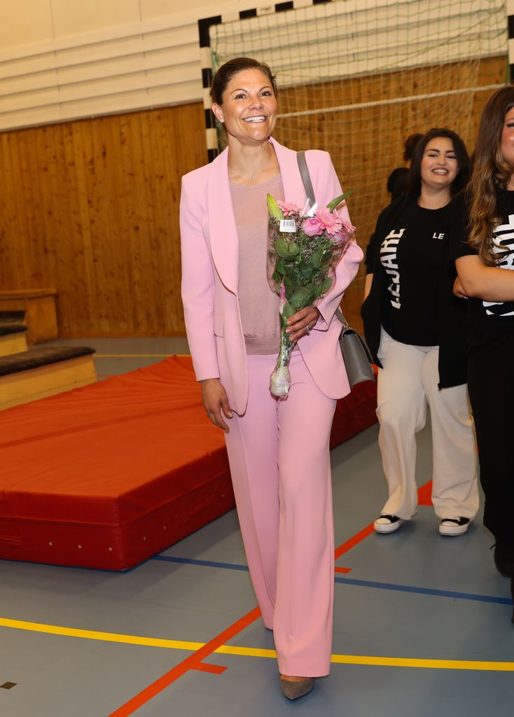 La princesa de la corona Victoria parecía un Barach humano rosa