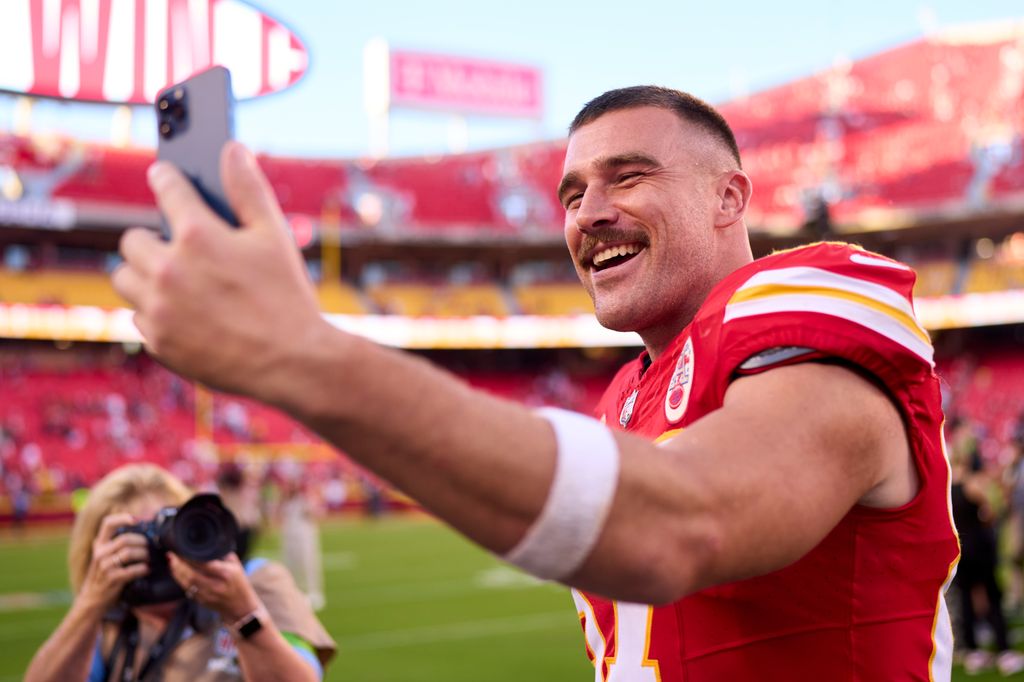 Travis Kelce #87 of the Kansas City Chiefs celebrates after defeating the Chicago Bears