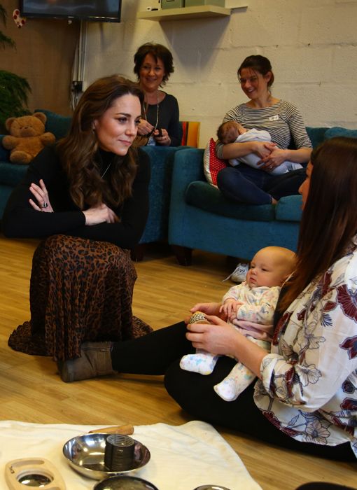 kate middleton chats to parent