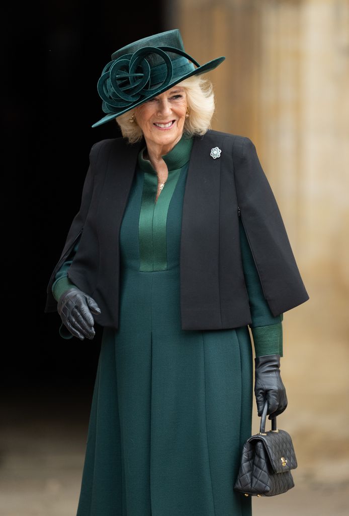 Królowa Camilla w szmaragdowej zieleni 