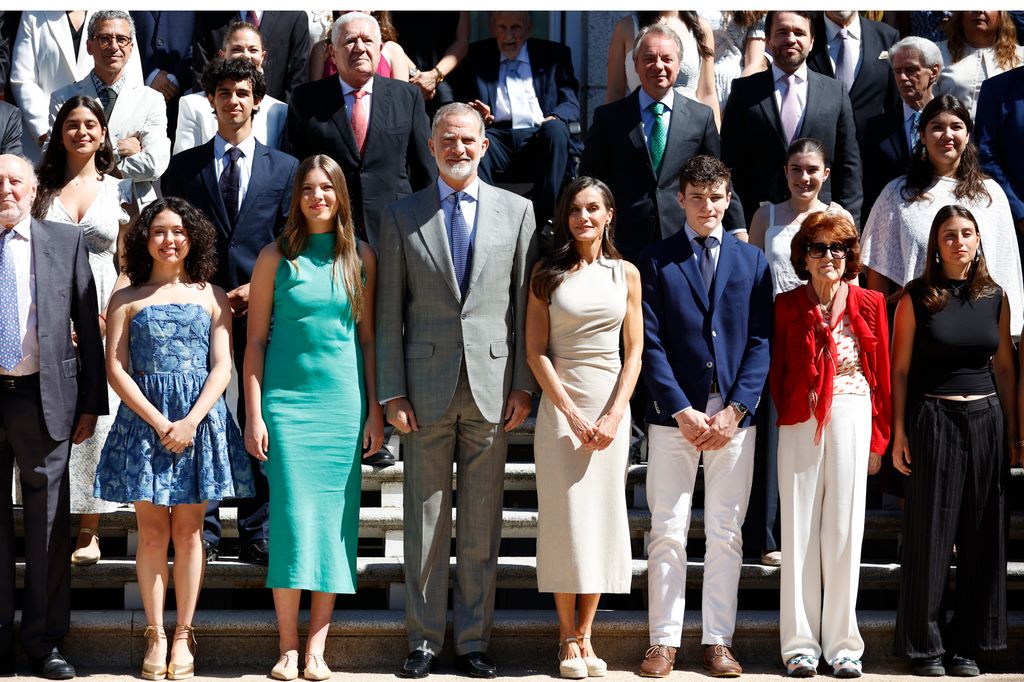 Spanish royals posing with trustees