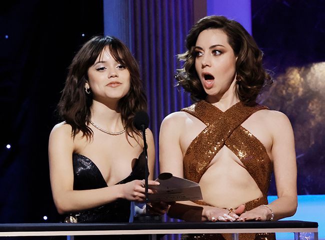 Aubrey Plaza's black sparkly keyhole dress from Saturday Night Live